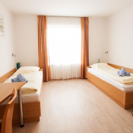 Gastehaus Olympia Reitanlage Munchen-Riem Panzió Kültér fotó